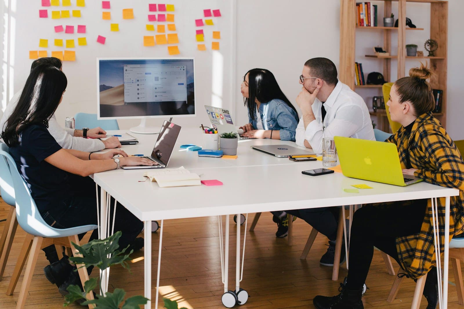 CRM Yazılımı Nedir? İşletmeler İçin Ne Sağlar?